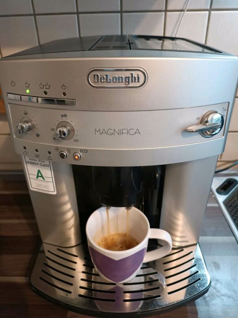 Kaffeevollautomat DELONGHI Magnifica ESAM 3200S Test